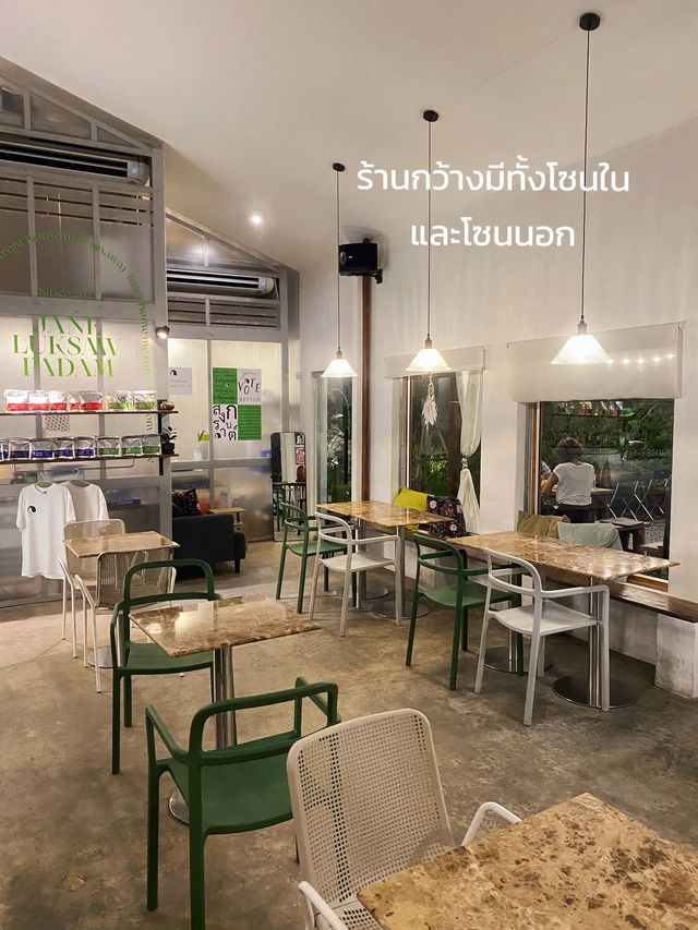 🥂 แนะนำคาเฟ่ลับ กลางวันเป็นคาเฟ่ กลางคืนนั่งชิลล์