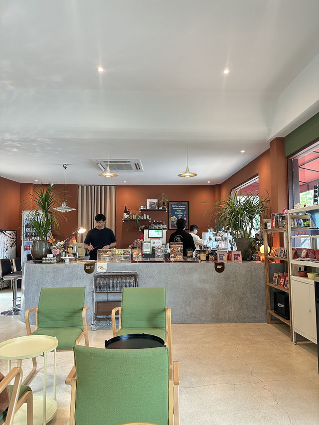 คาเฟ่ศรีราชาใหม่ล่าสุด!! Groggy and Friends🥤