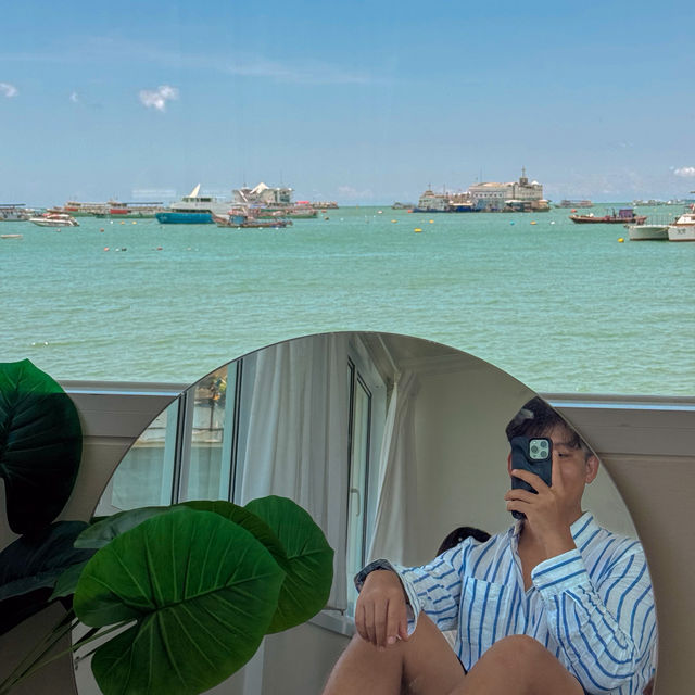 คาเฟ่ริมทะเลสุดชิล Vibes สวยดีต่อใจ #พัทยา 🥤🌊💙