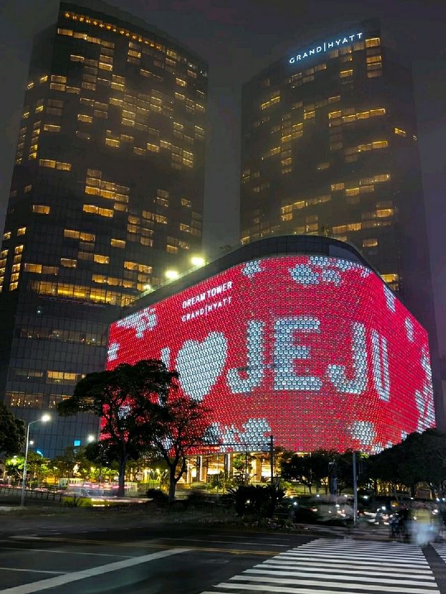 LUXURY HOTELL ALL THE WAY.