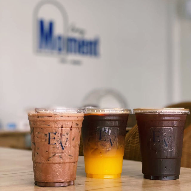 Every Moment Cafe & Bistro : คาเฟ่ริมแม่น้ำโขง