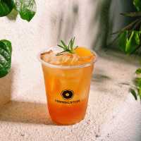 Friendcation Cafe : คาเฟ่สไตล์บังกะโลสีขาว