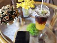 “หลงนา คาเฟ่” (Lhong Na Cafe)