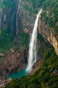 🌿 A Journey Through the Clouds: My Trip to Meghalaya