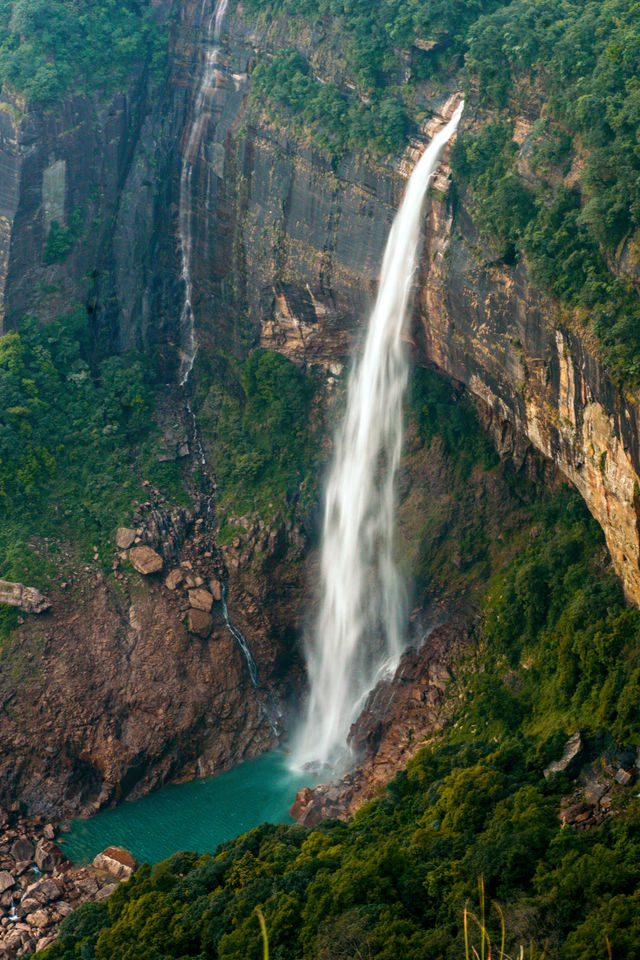 🌿 A Journey Through the Clouds: My Trip to Meghalaya