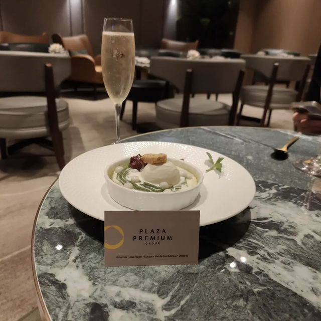 環亞機場貴賓室頭等艙 (Plaza Premium First)