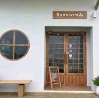 Boonsom คาเฟ่ คาเฟ่ลับกลางทุ่งนา