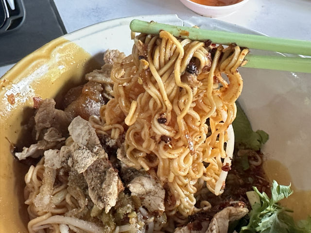 ป้าเจี๊ยบก๋วยเตี๋ยวเนื้อ(เจ๊กงัก) เจ้าแรกเมืองเพชร