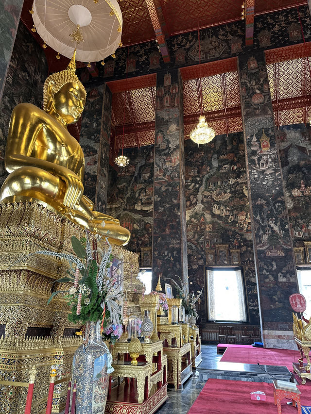 The Grandeur of Wat Suthat