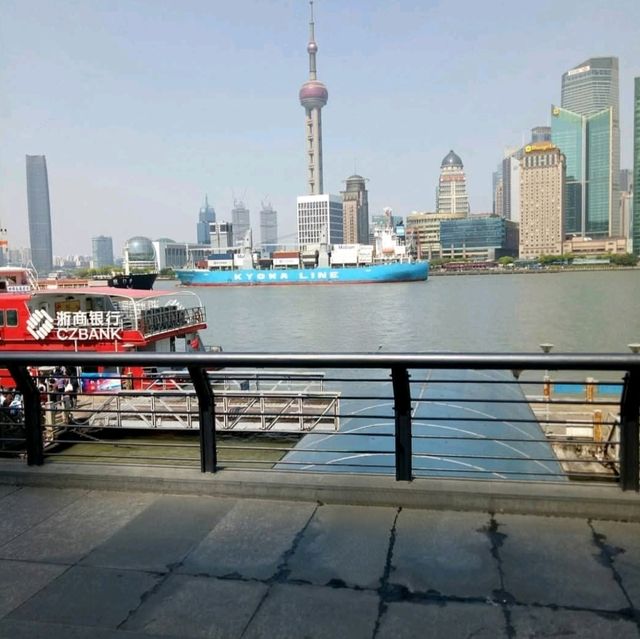 Lost in the Luminous Heart of China: Shanghai!🏙️