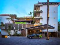 "Bali's Premier Transit Haven"