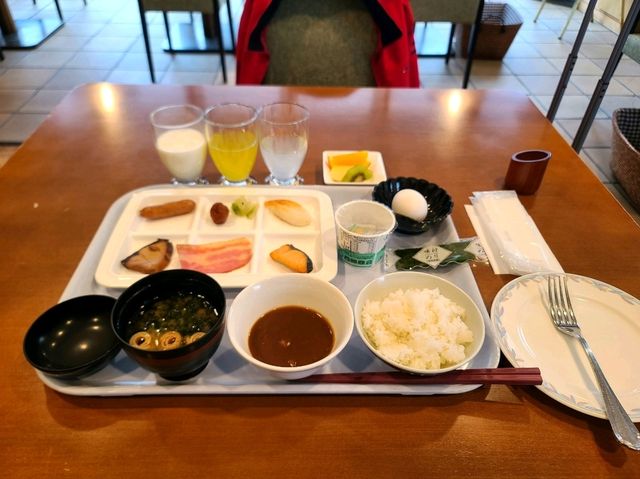 센다이 선 플라자(Sendai Sunplaza) 디럭스트윈룸 야구장과 벚꽃이 보이는 호텔