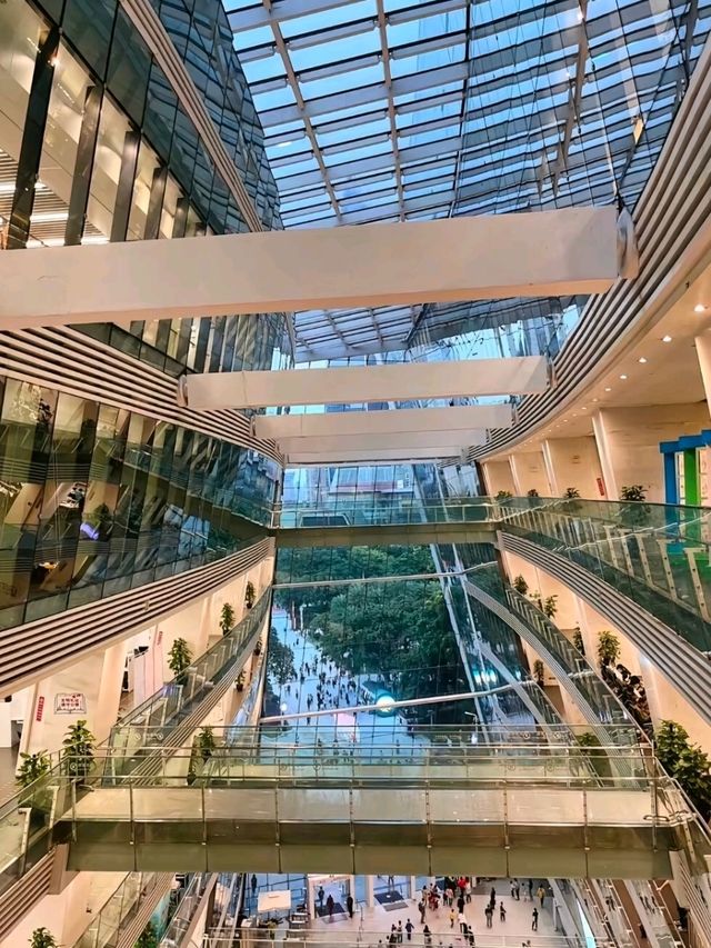 GUANGZHOU LIBRARY · THE WORLD’S MOST FUTURISTIC BOOK TEMPLE