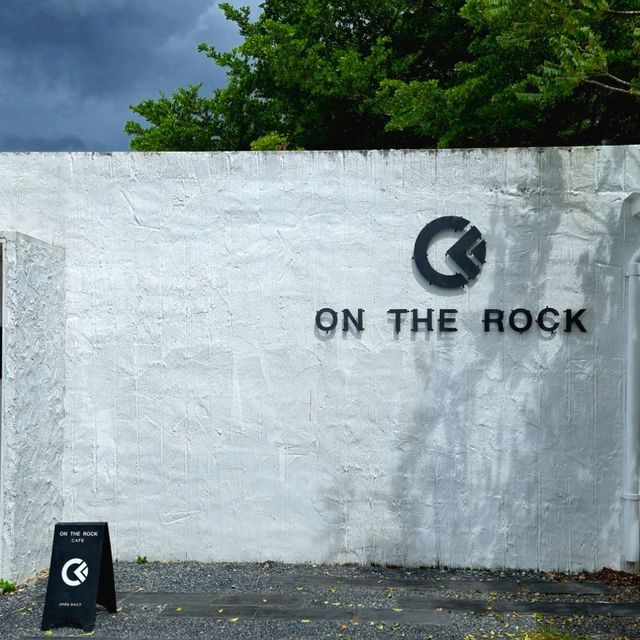 ON THE ROCK ☕️Cafe SURATTHANI