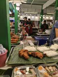 曼谷｜走出百貨就能開吃！Central World門口街頭夜市美食太讚了