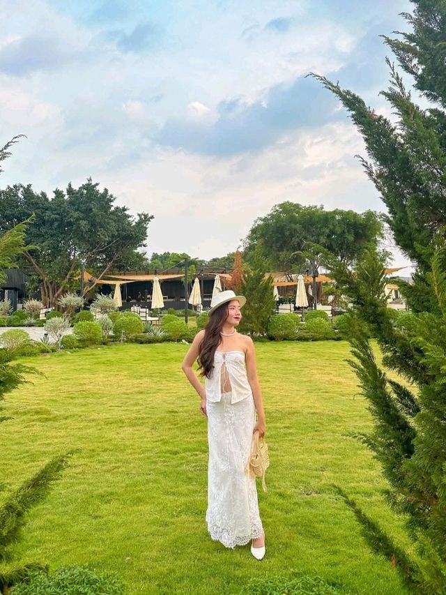 Địa điểm hẹn hò trong khu vườn châu Âu ngắm hoàng hôn siu lãng mạn mới toanh vừa xuất hiện tại Sài G