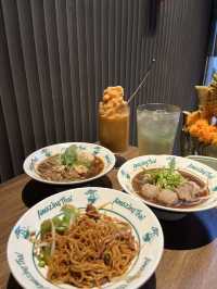 ✨尖沙咀新蒲點！正宗泰國街頭風味餐廳登場🇹🇭🍜✨