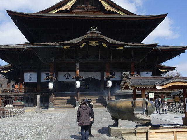 ⛩️ Zenkōji Temple – A Serene Spiritual Heart in Nagano