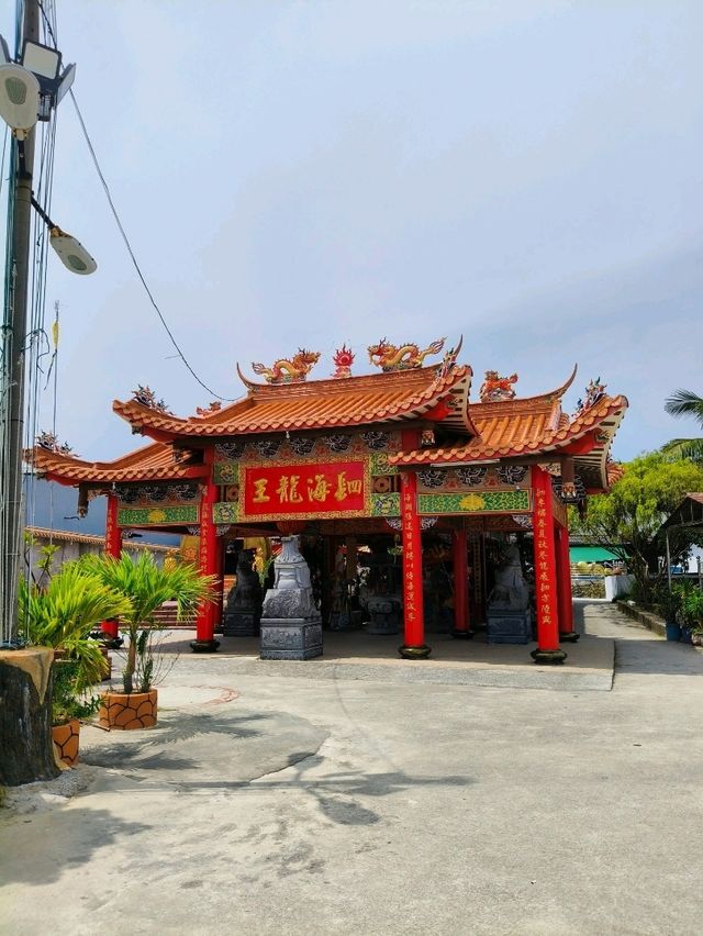 Where Gods and Giant Fish Coexist: A Must-Visit in Segenting