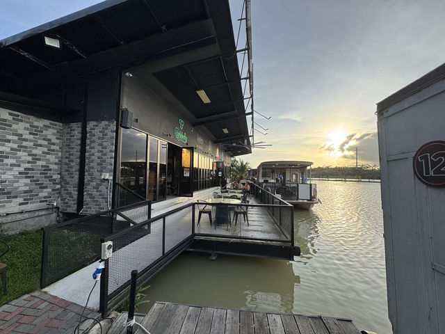 🌊 Lakeside Dining Done Right at LS X Park Restaurant