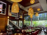 ร้านอาหาร@ชานชาลา กาญจนบุรี บรรยากาศร่มรื่นมาก