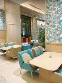 Brew & Bar Pattaya เป็นคาเฟ่และบาร์บรรยากาศสบายๆ 