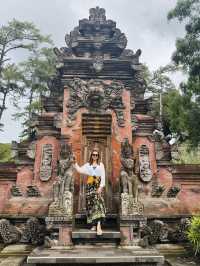 "Spiritual Cleansing at Bali’s Holy Spring – Tirta Empul”