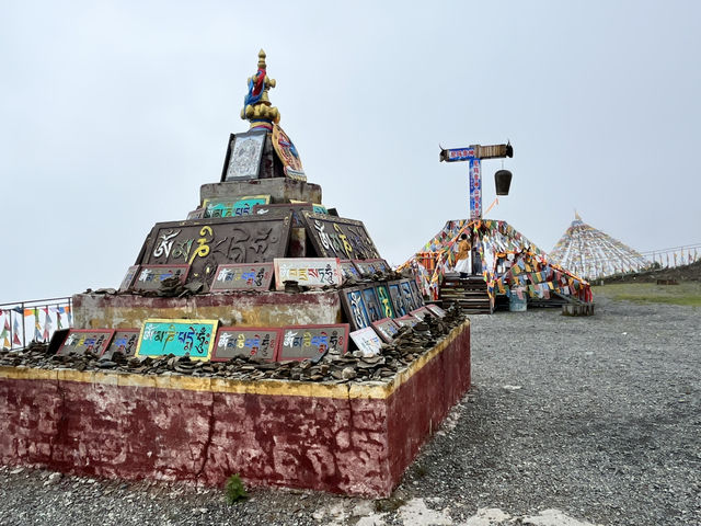  📍 G318 Nima Sacred Mountain Service Area – A Unique Tibetan-style Stop at 4668m