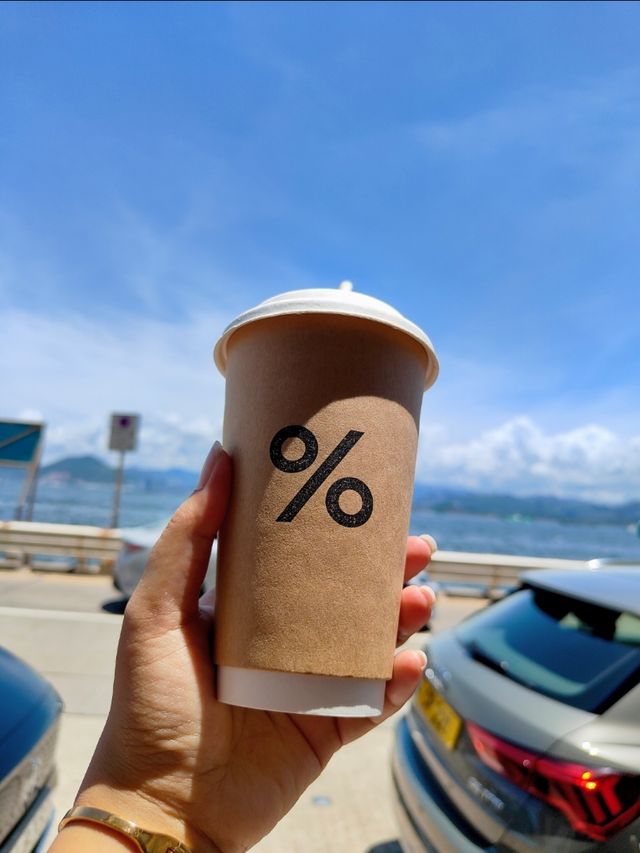 % Arabica cafe ริมทะเล