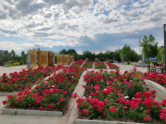 Small Park by Nightlight Town Hotel: A City Oasis by the Internet-Famous Bridge