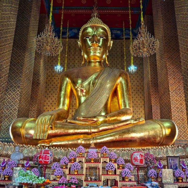 สักการะหลวงพ่อโต ซำปอกง ที่วัดกัลยาณ์