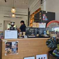🕊️ Hide and Sip Coffee – คาเฟ่เล็กๆใน