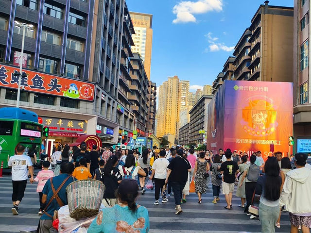 貴州之旅景點分享 青巖古鎮 博物館 觀山湖公園 青雲路步行街 甲秀樓 蔡家街夜市 