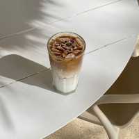 📍 The PlayYard Phuket – คาเฟ่ริมทะเลสไตล์แคมป์ปิ้