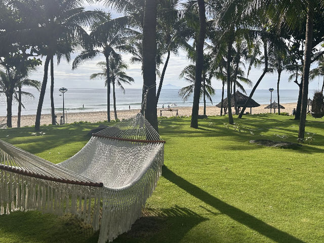 Danang Marriott Resort & Spa: A Relaxing Coastal Escape! 🌴🌊