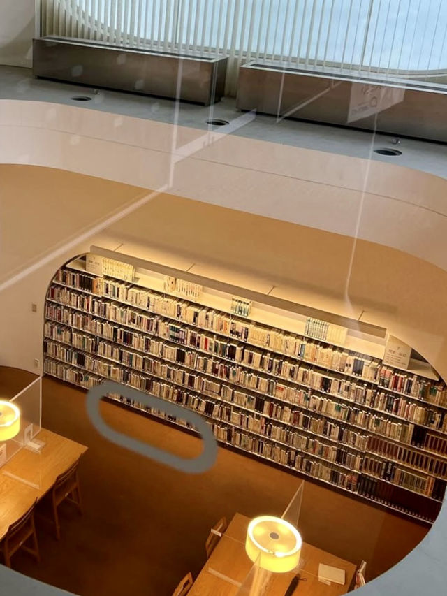 우아한 곡선과 모던한 분위기가 좋은 🏢 도쿄 무사시노 건축 기행 여행지🩵