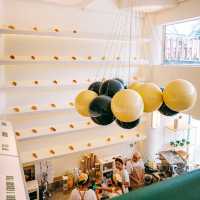 Fade Away Café บางแสน — คาเฟ่ 4 ชั้นริมทะเลสุดฮิต 