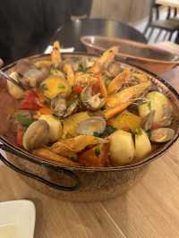 따뜻한 서비스와 바다 맛이 흐르는 레스토랑 – Cantinho