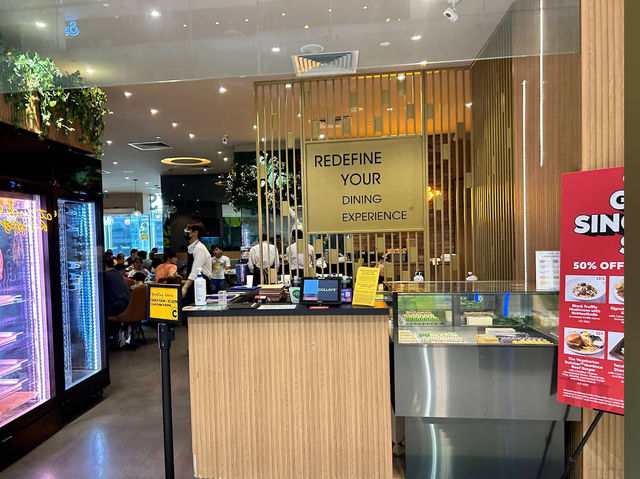 🍽️ Dinner at COLLIN’S® Marina Square – Hearty Plates, Laid-Back Vibes