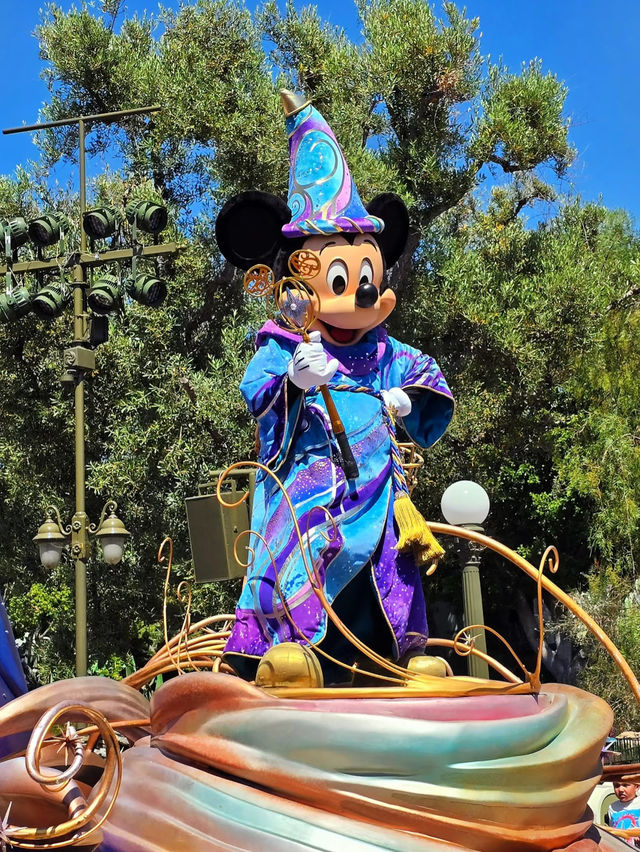 🎆 Disneyland Parade + California Adventure – Double the Magic in LA! 🎠🌴