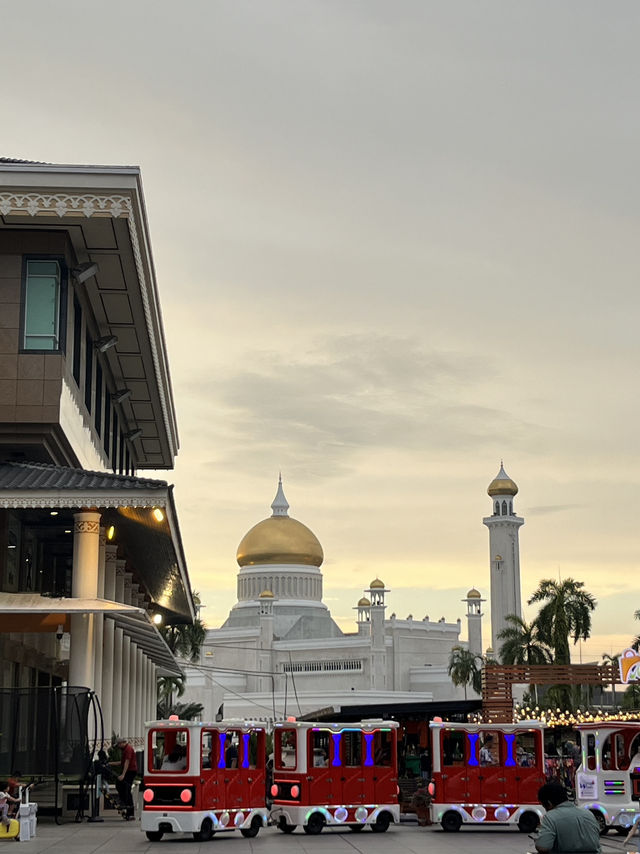 🌴 Taman Mahkota Jubliee Park – Brunei Waterfront Picnic Spot