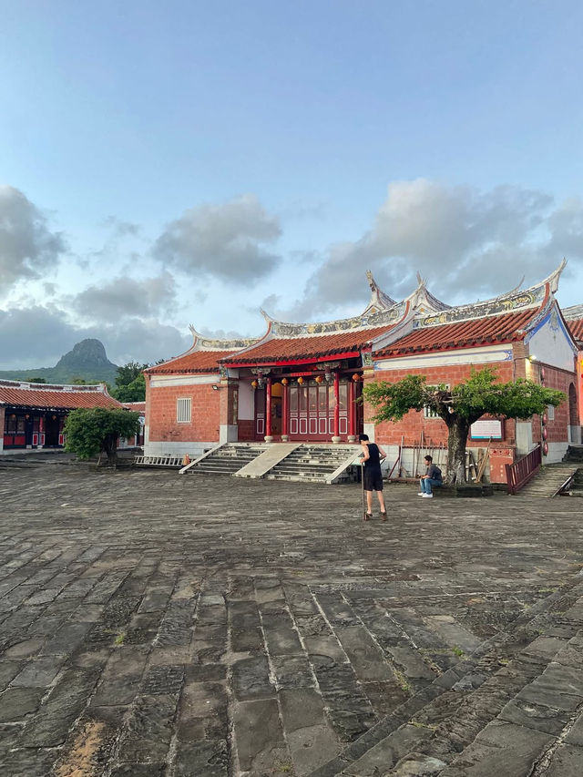 📍 《墾丁青年活動中心：紅磚與海風的閩南古鎮時光》  