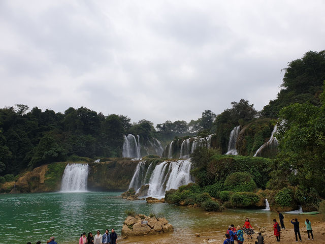 🌊 Detian Waterfall: A Borderless Wonder in Guangxi