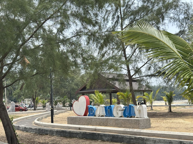 Pantai Teluk Lipat, Dungun – The Hidden Gem of Terengganu’s East Coast