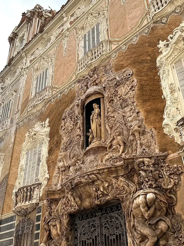 Museo Nacional de Cerámica y Artes Suntuarias “González Martí” – Valencia’s Decorative Arts Gem