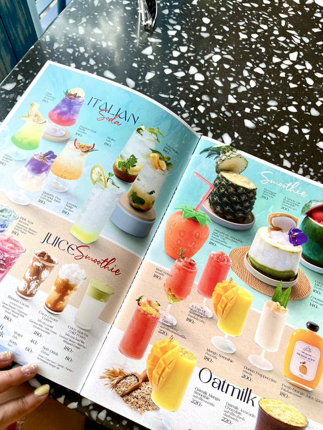 Sea of Love 💙🤍🏝️คาเฟ่ติดทะเลพัทยา-นาจอมเทียน