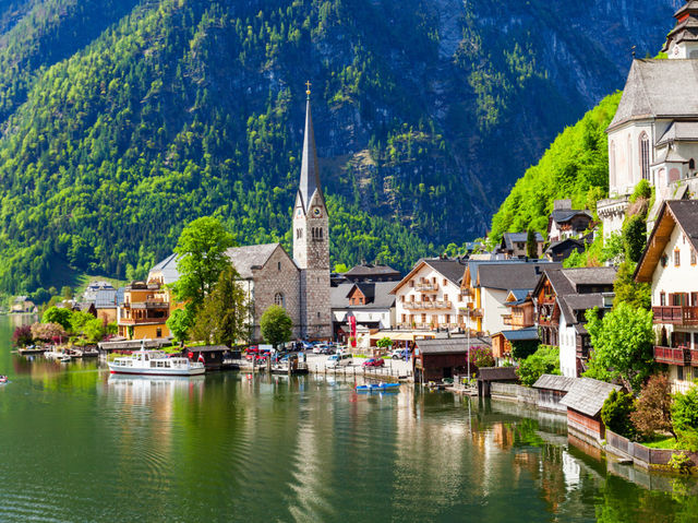 Hallstatt หมู่บ้านริมทะเลสาบที่ถูกถ่ายรูปมากที่สุด