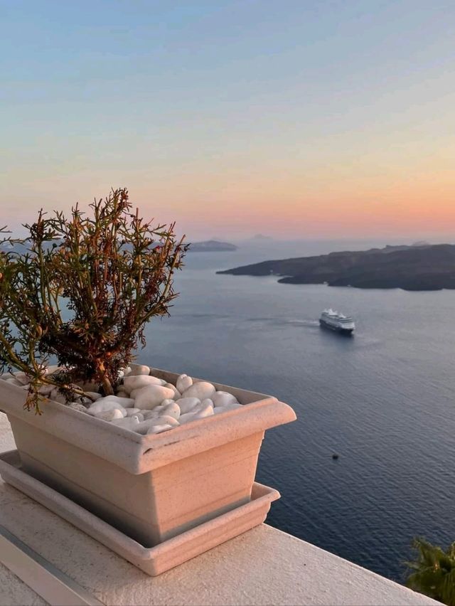 Exploring Fira’s Charm and Views Exploring Fira’s Charm and Views