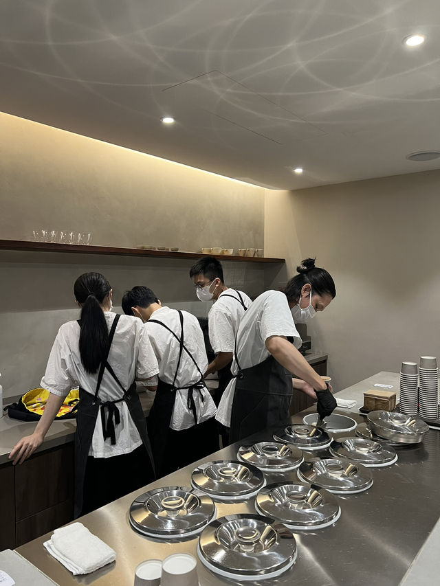 台中｜MINIMAL 冰淇淋——全世界第一間摘下米其林一星的「冰店」：把一杯冰做成一場專注的演出 🍨⭐️