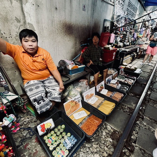世界奇觀就在眼前!親子秋遊泰國-美功鐵道市集~ 世界奇觀就在眼前!親子秋遊泰國-美功鐵道市集~